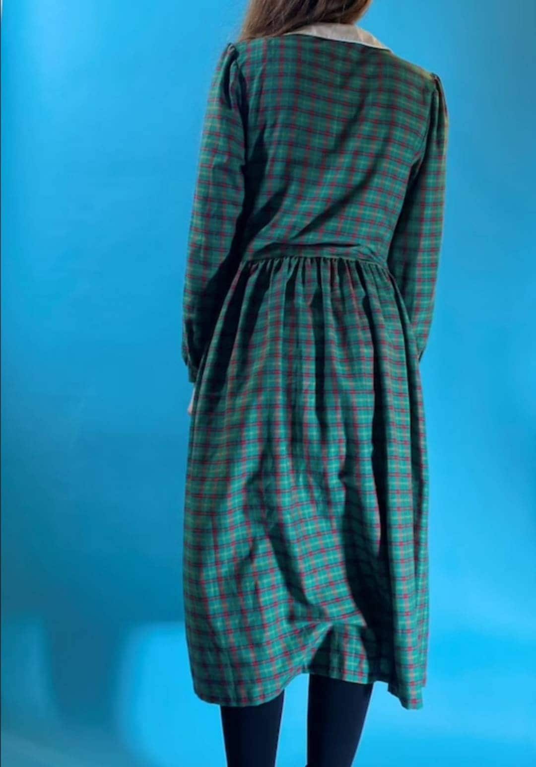 Vintage 80s Babydoll Checked Dress With White Collar.