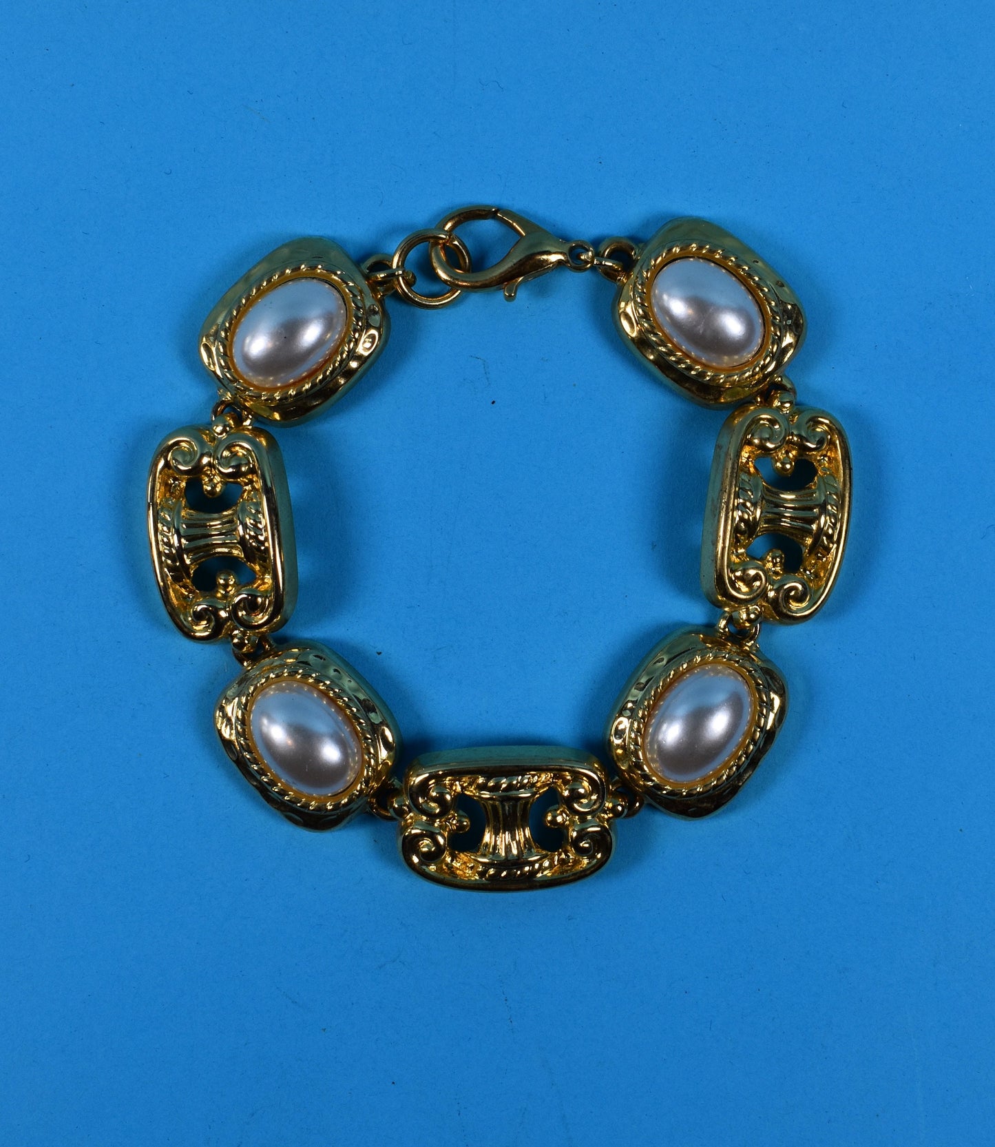 Vintage 90s Gold and Pearl Bracelet