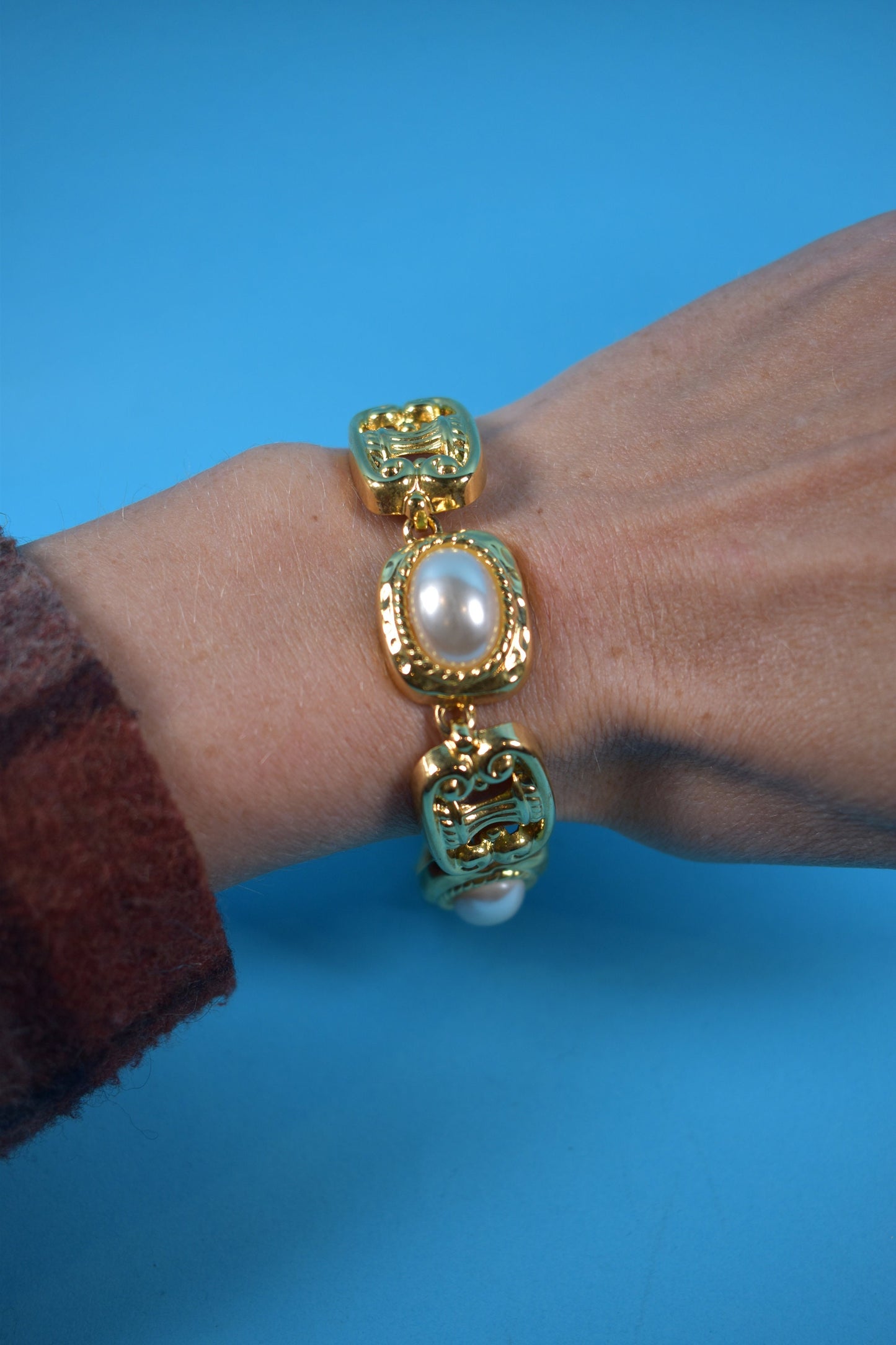 Vintage 90s Gold and Pearl Bracelet