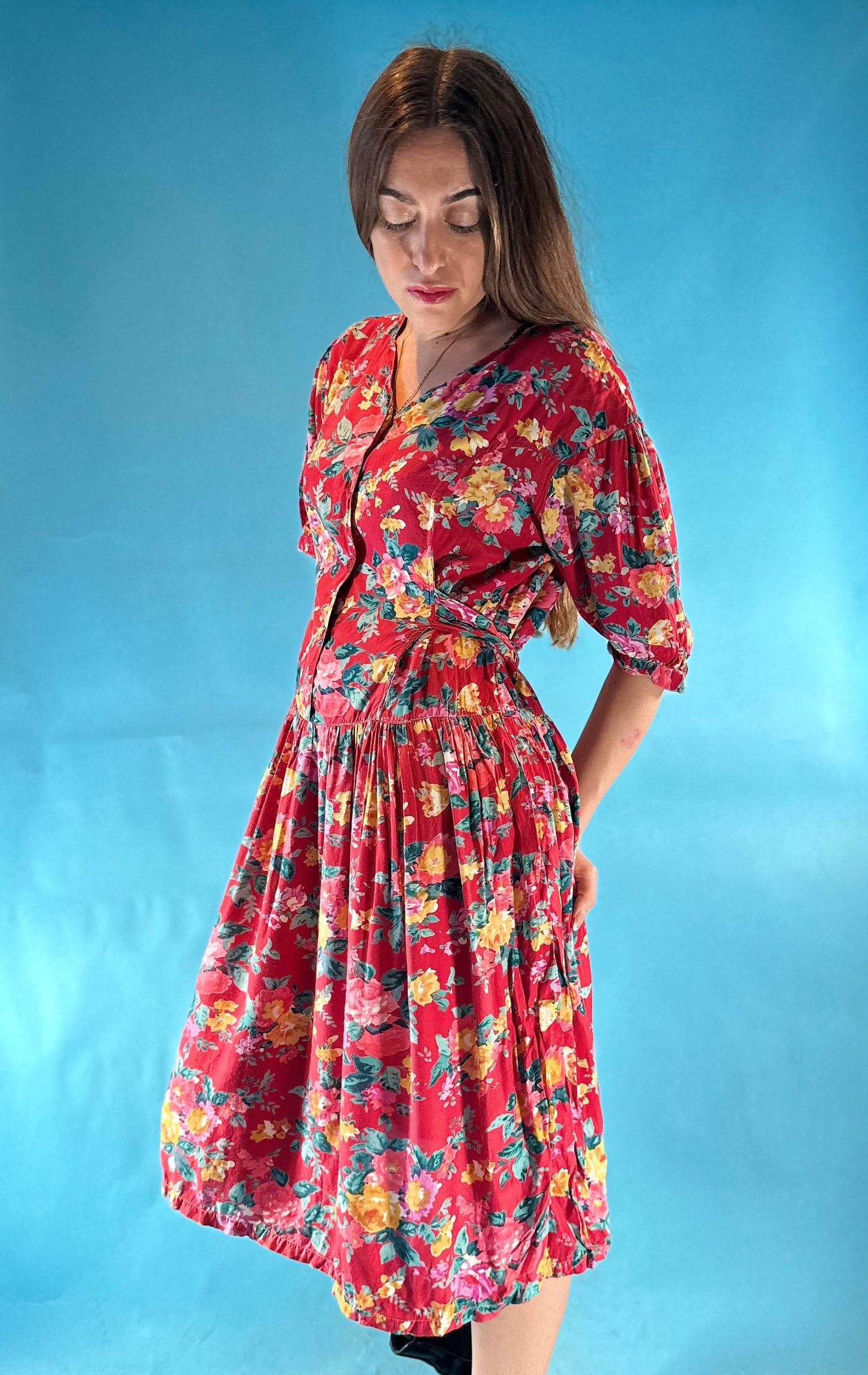 Vintage 1980s Floral Printed Short Sleeve V Neck Midi Tea Dress.