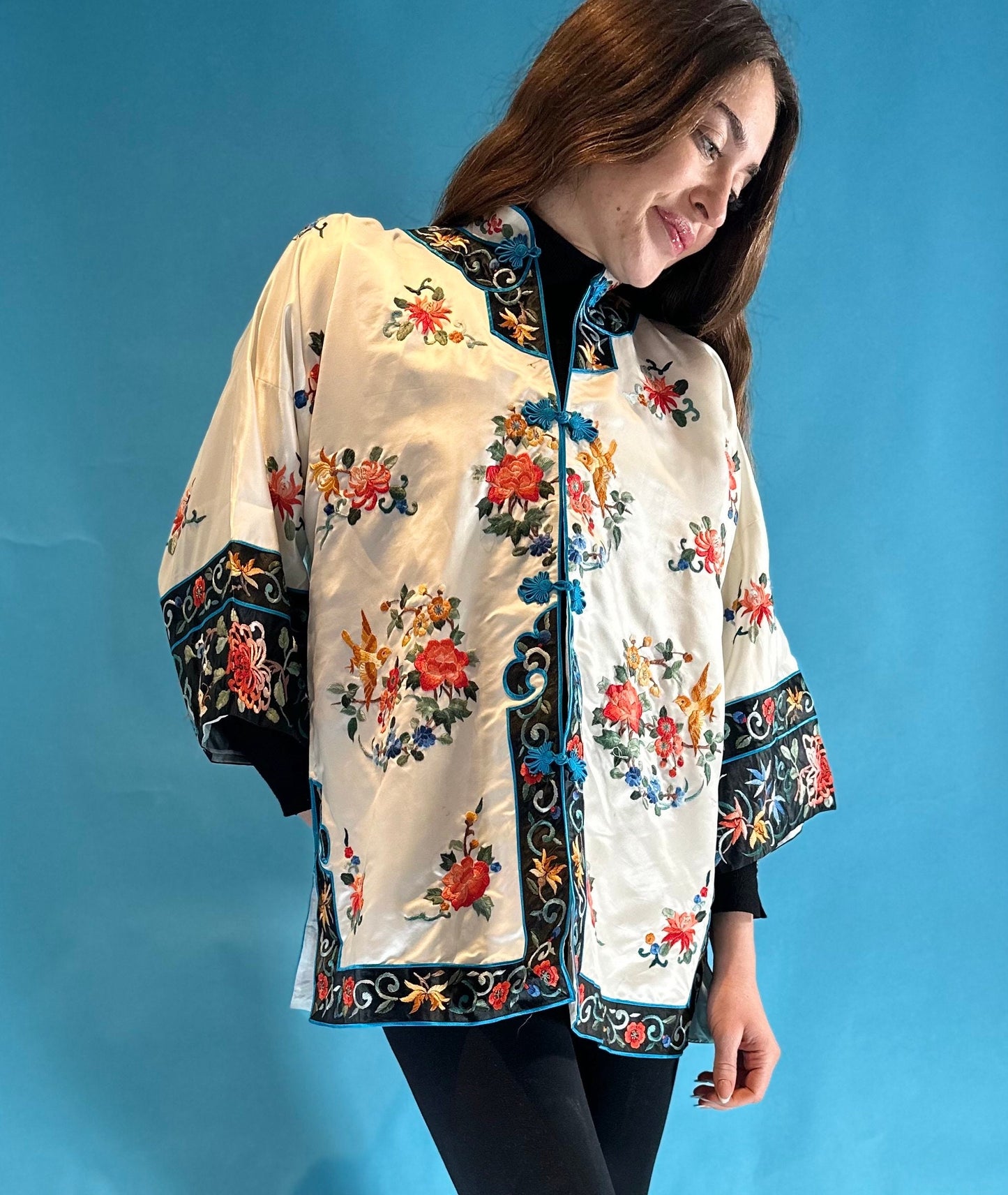 Vintage 1980s White Floral Embroidered Short Kimono Jacket.