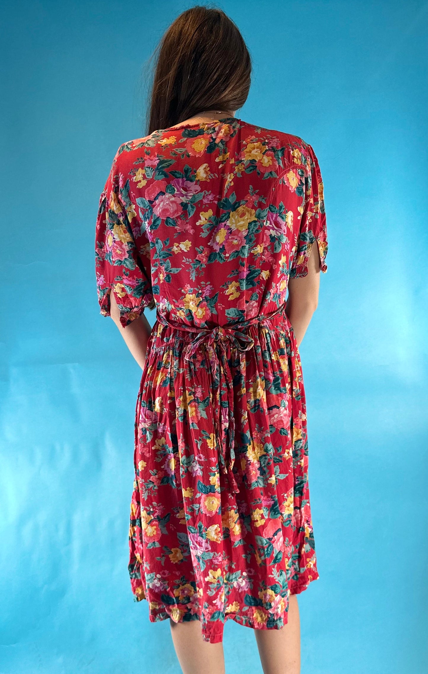 Vintage 1980s Floral Printed Short Sleeve V Neck Midi Tea Dress.