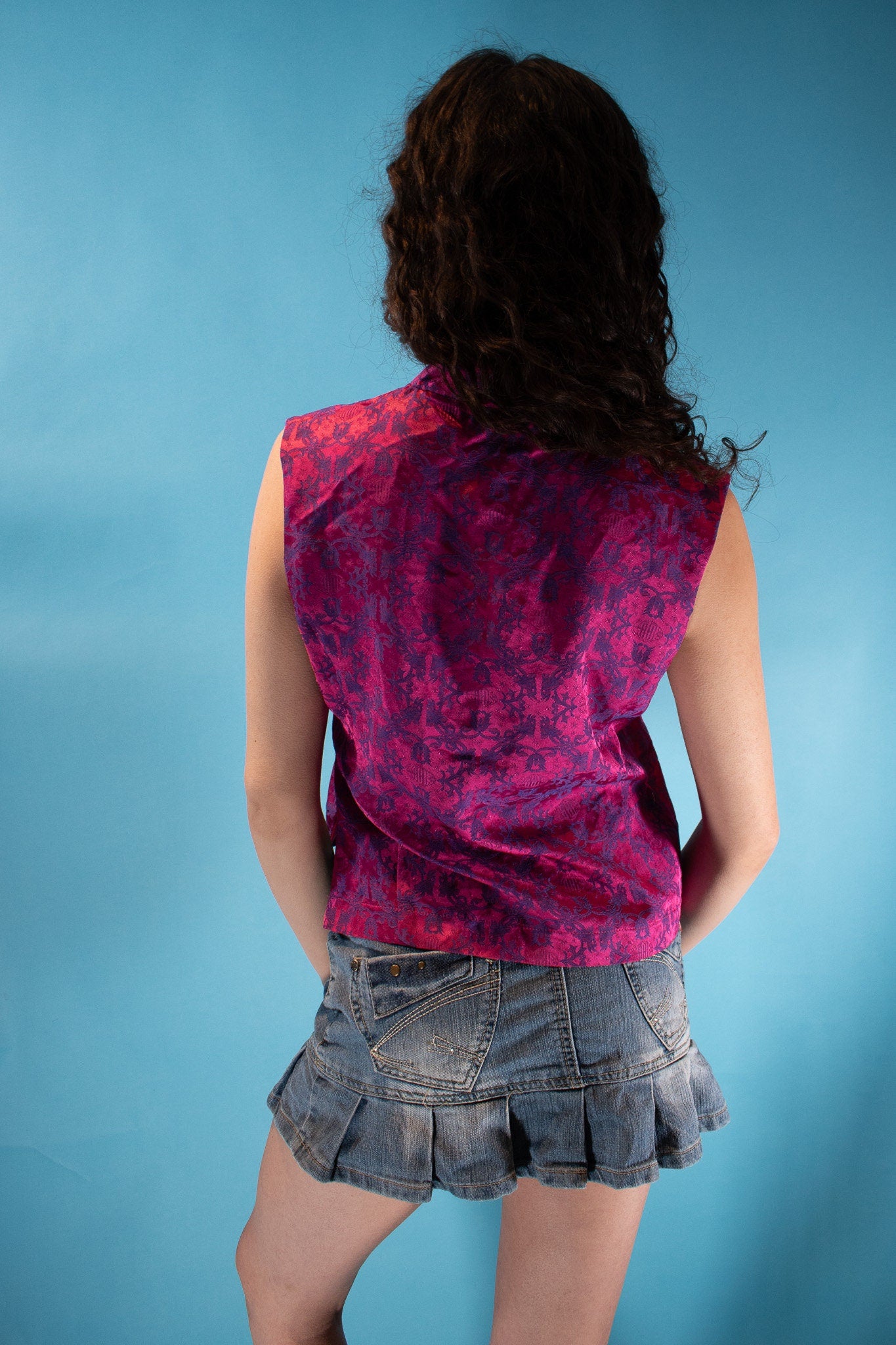 Vintage Y2K Size S/M Brocade Mandarin Sleeveless Top in Pink and Purple.