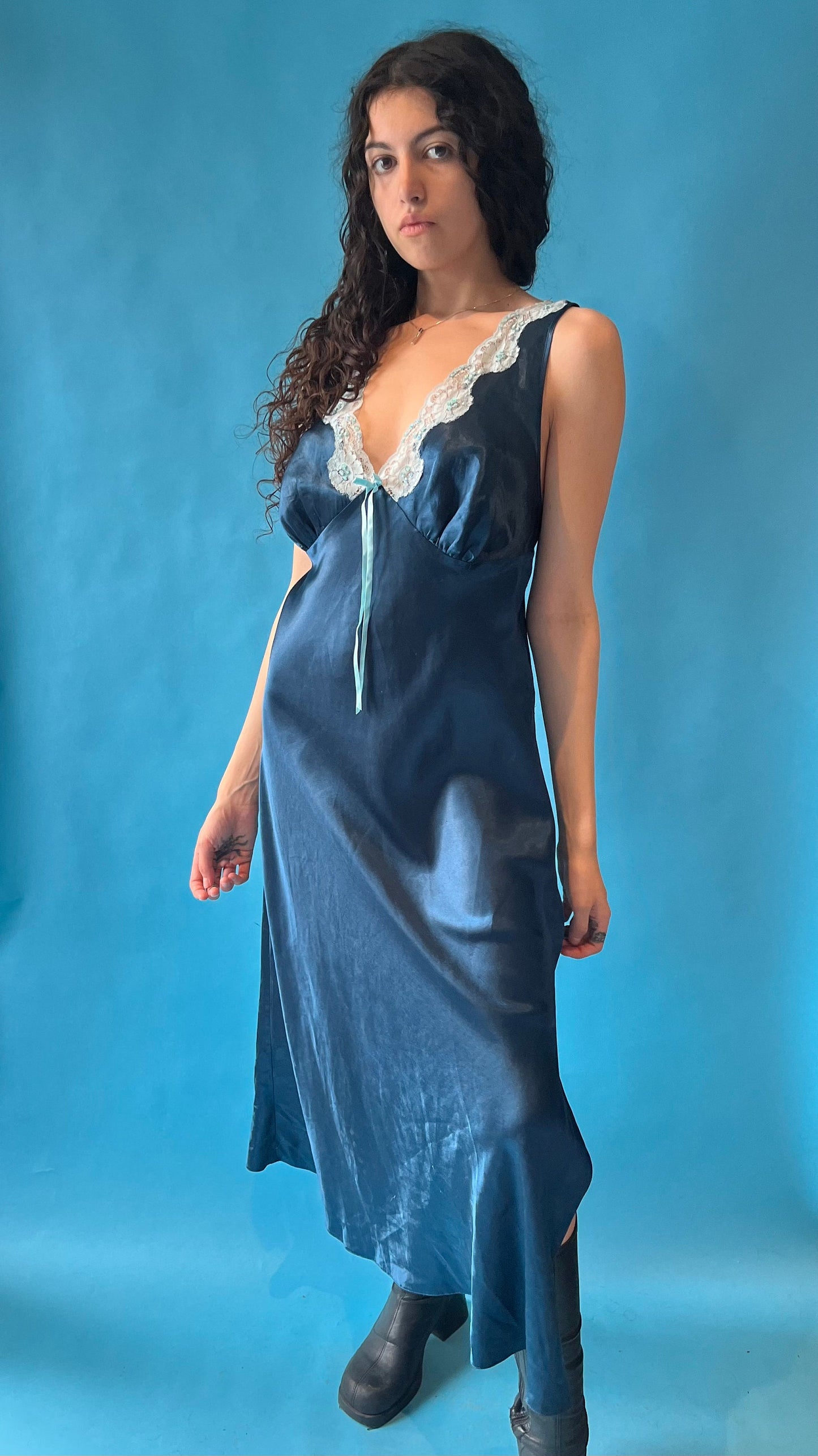 Vintage 1970s Size L Lace Trimmed Nightgown in Blue Satin.