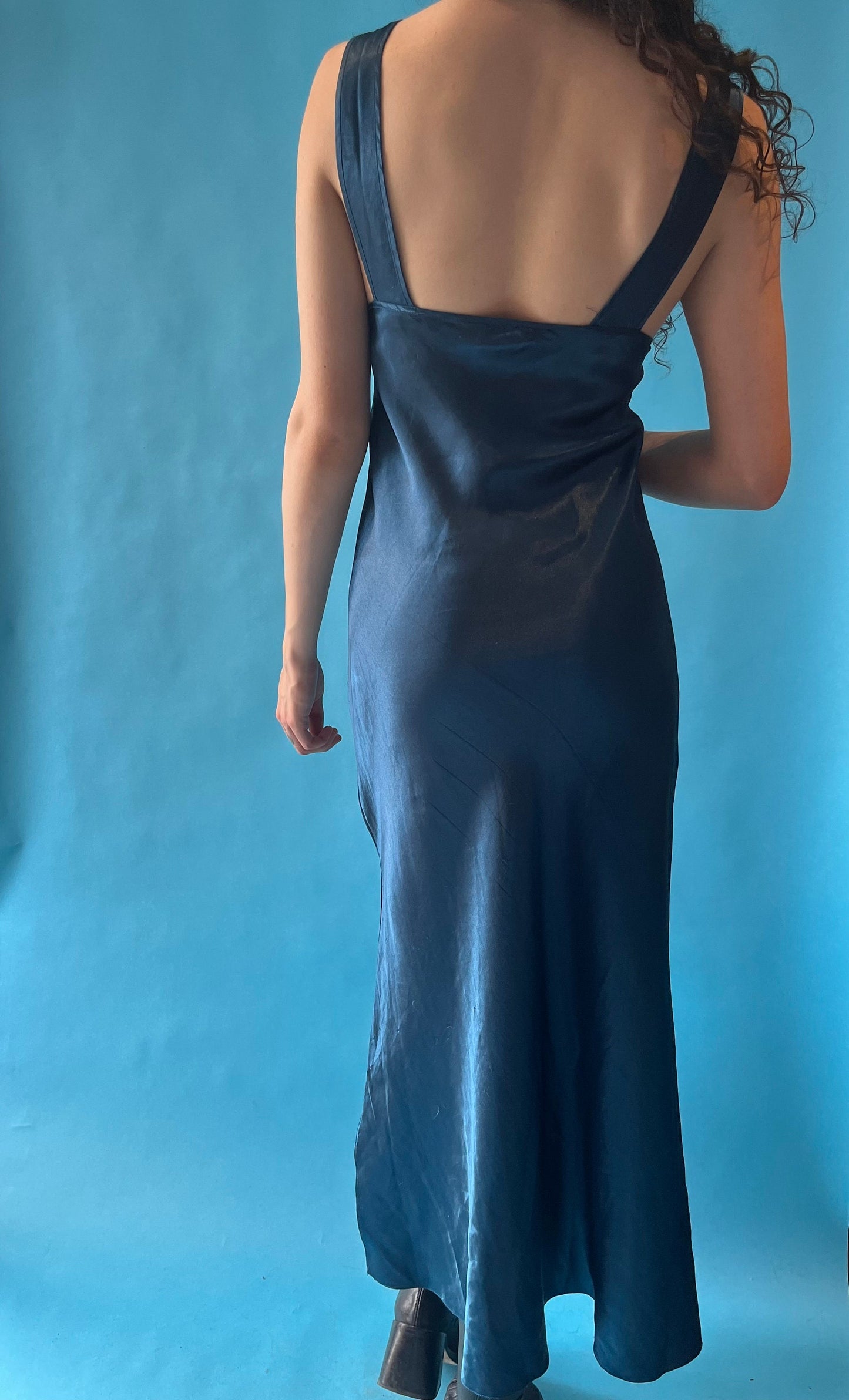 Vintage 1970s Size L Lace Trimmed Nightgown in Blue Satin.