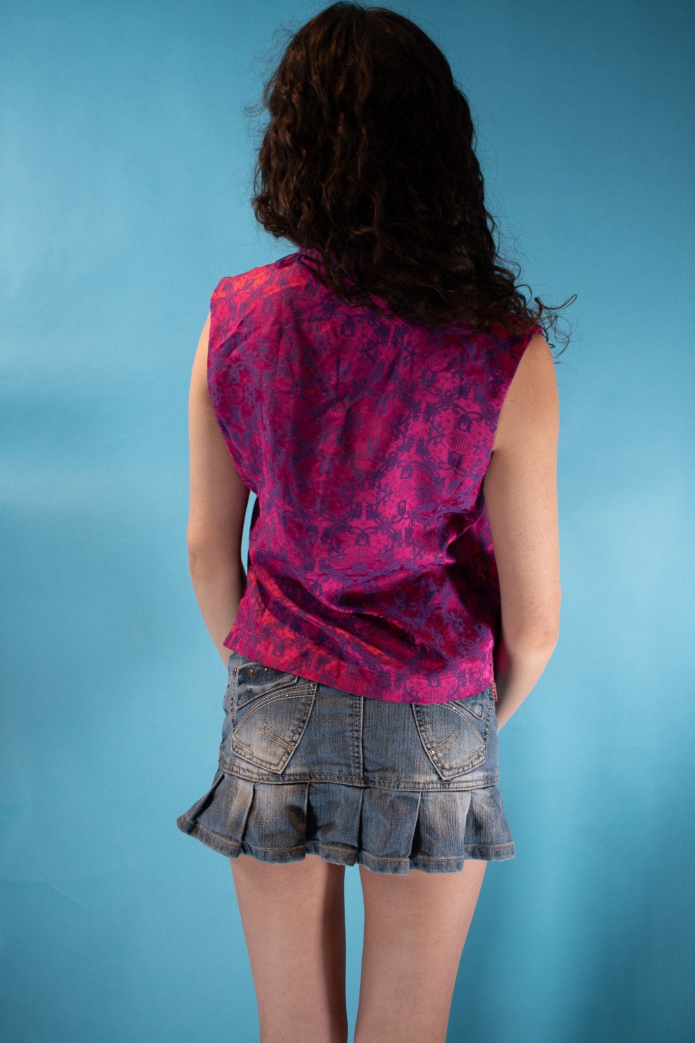 Vintage Y2K Size S/M Brocade Mandarin Sleeveless Top in Pink and Purple.
