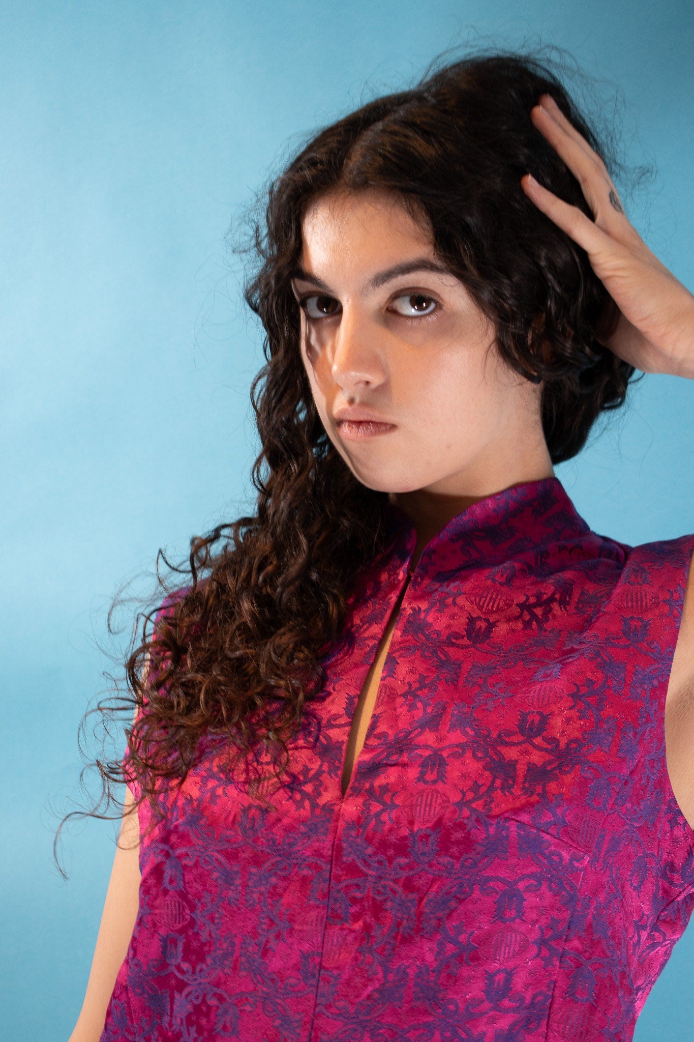 Vintage Y2K Size S/M Brocade Mandarin Sleeveless Top in Pink and Purple.