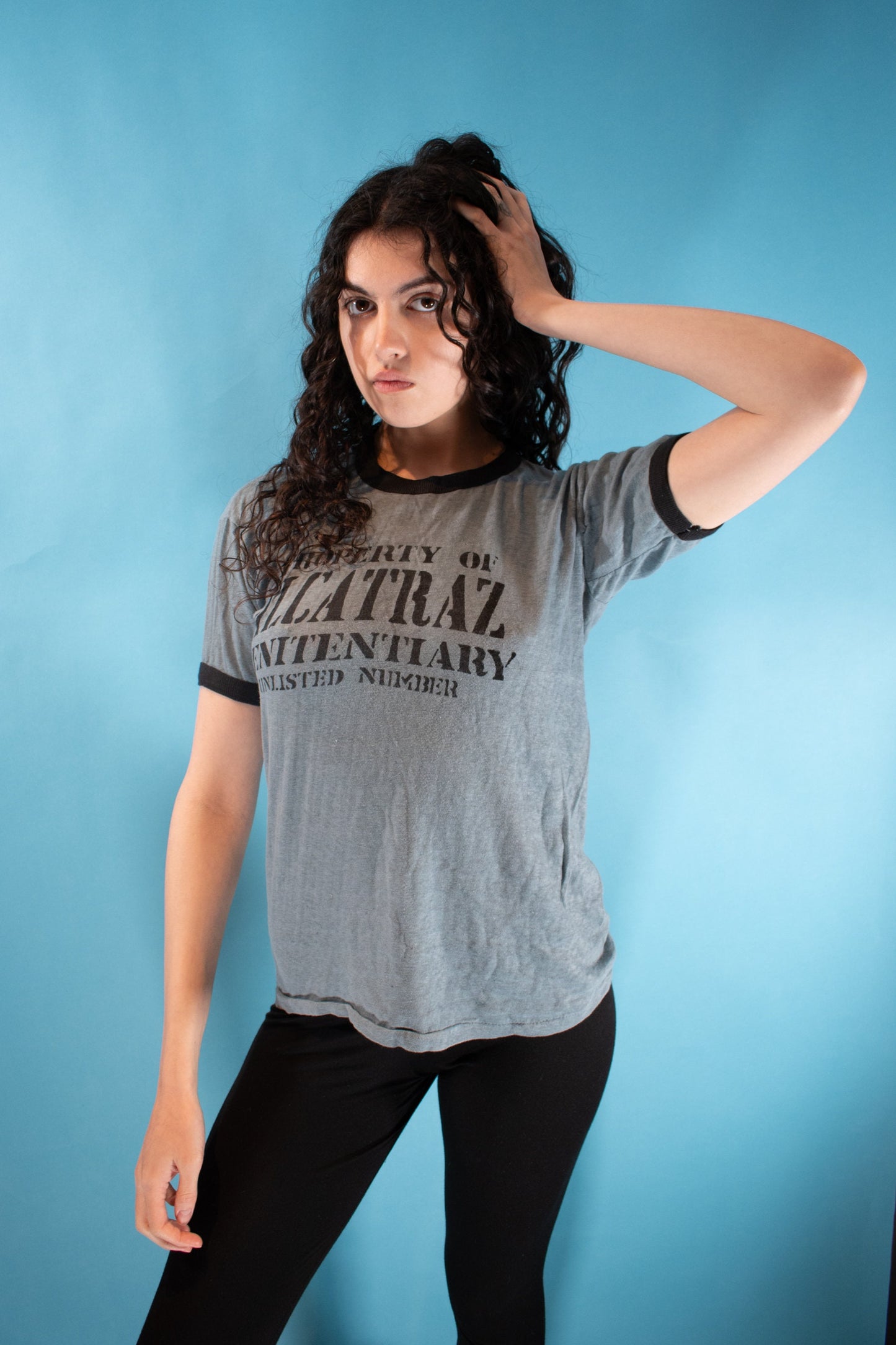 Vintage Y2K Size S/M Alcatraz Graphic Print T-Shirt in Grey.