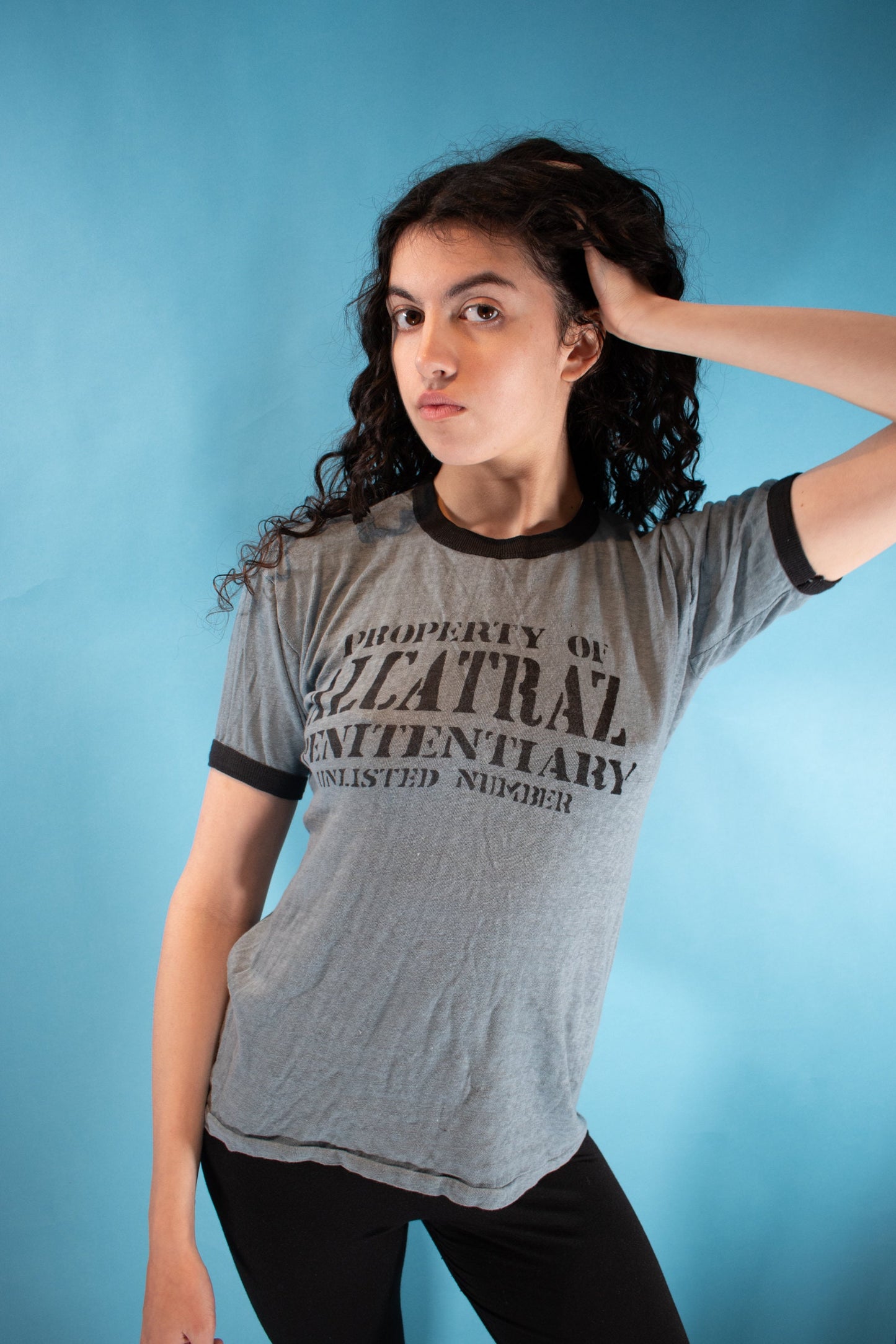 Vintage Y2K Size S/M Alcatraz Graphic Print T-Shirt in Grey.