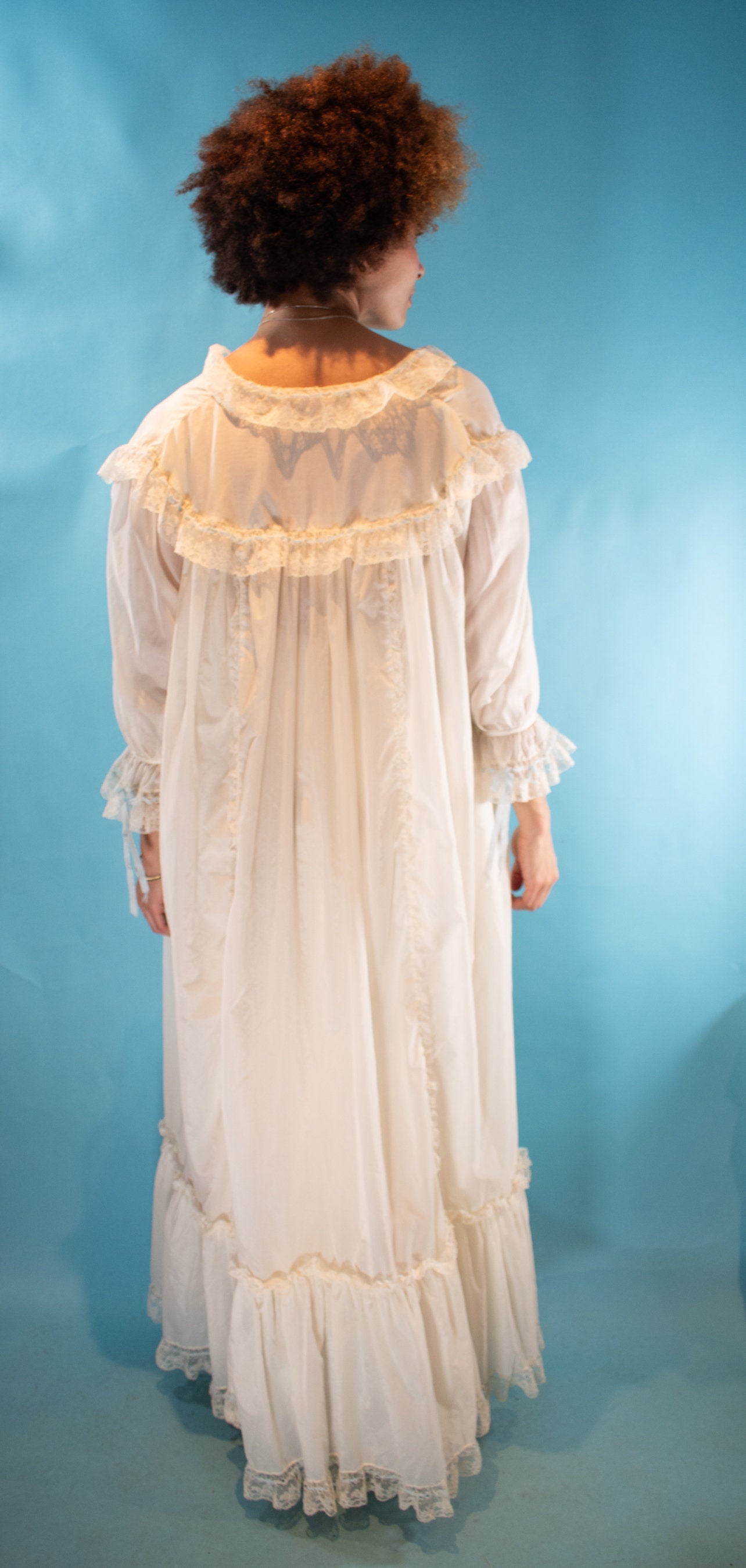 Vintage 1950s Free Size Sheer Lace Frilled Night Gown in Off White & Blue.