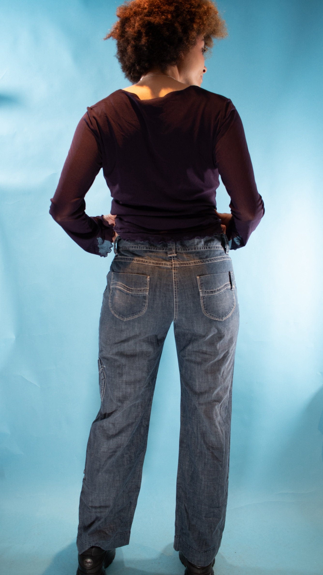 Vintage Y2K M Cargo Style Denim Jeans in Dark Blue.