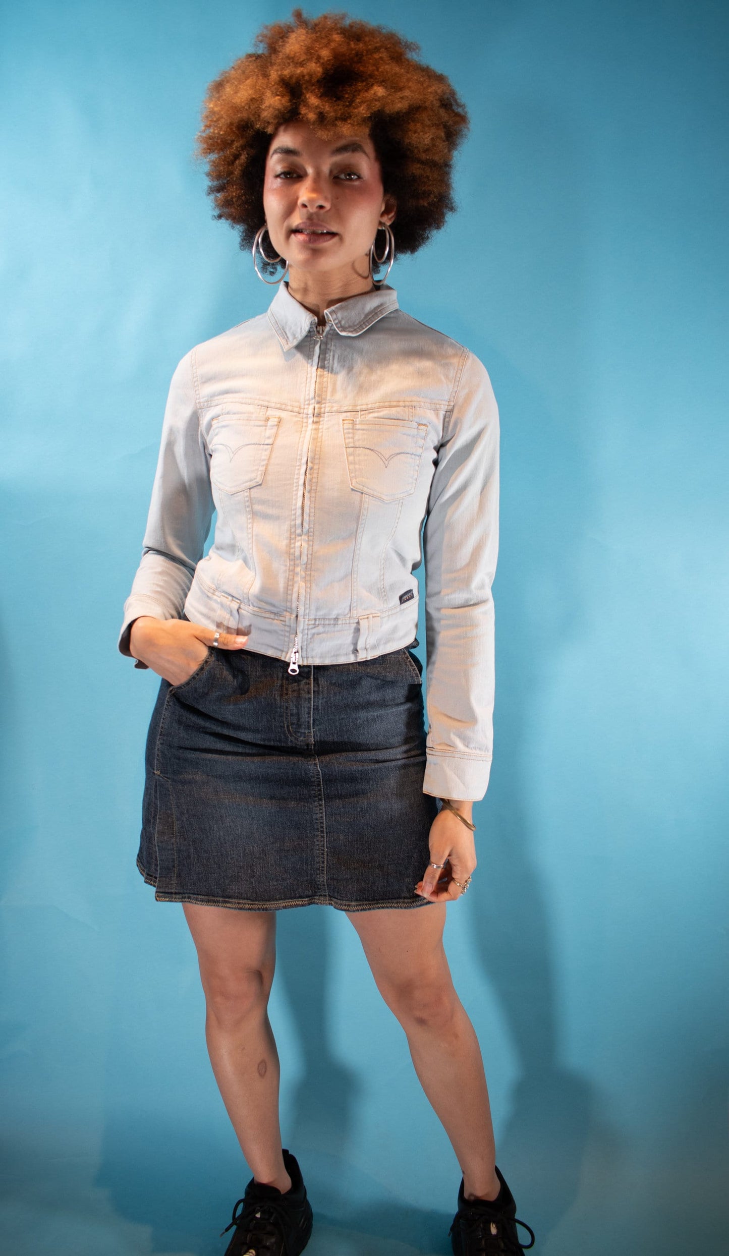 Vintage Y2K S Zip Up Cropped Denim Jacket in Light Wash Blue.
