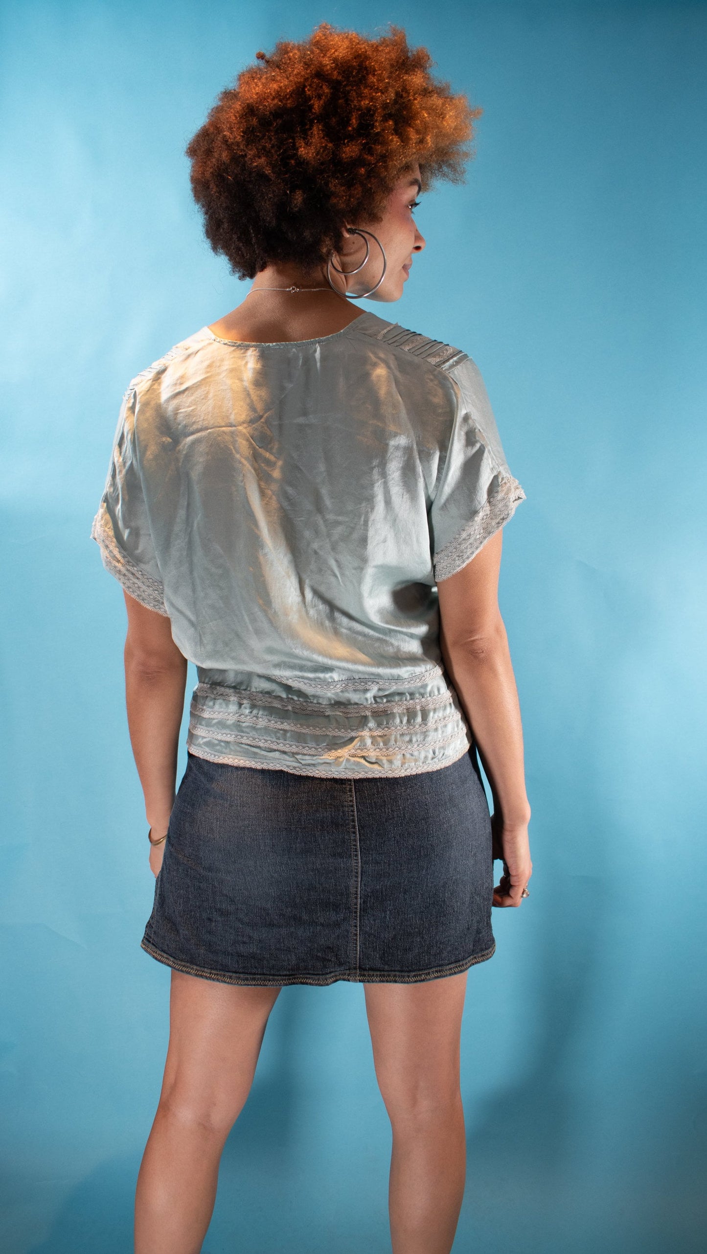 Vintage Y2K L Silk Button Up Blouse in Baby Blue & White.