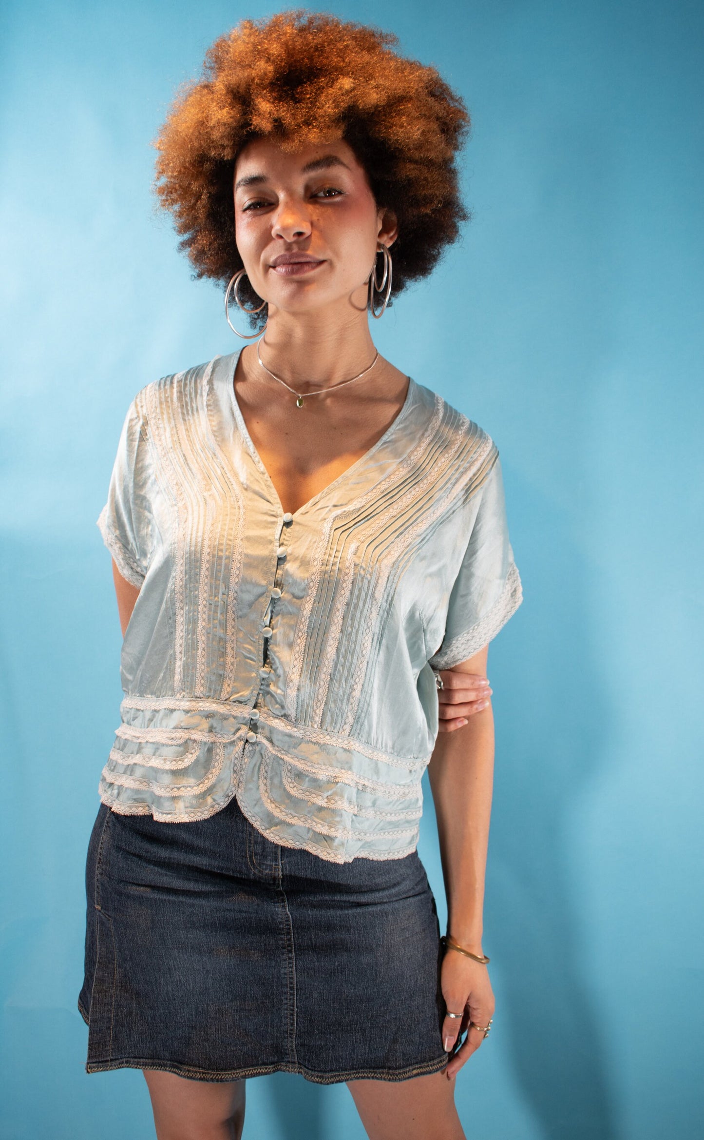 Vintage Y2K L Silk Button Up Blouse in Baby Blue & White.