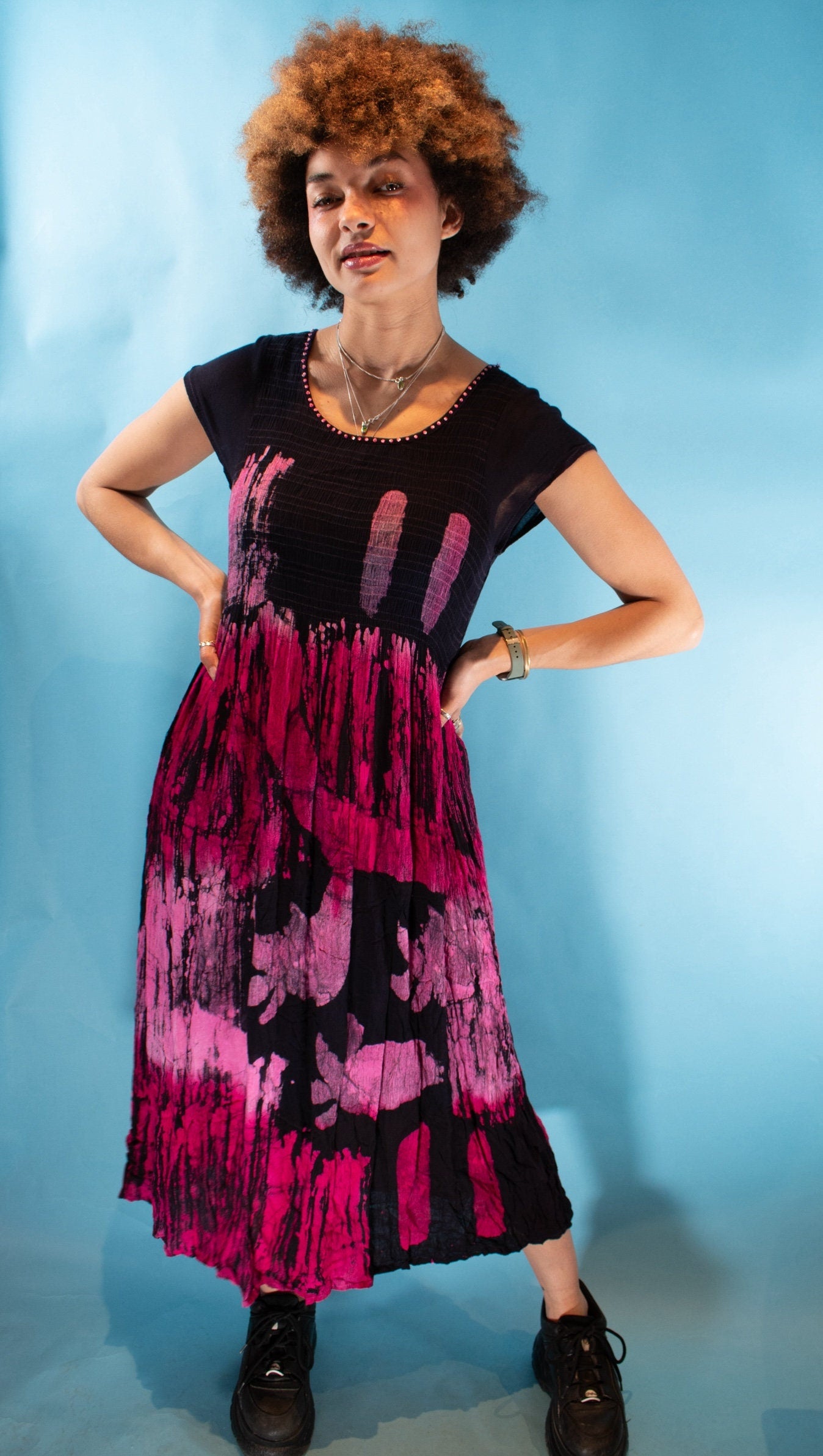Vintage Y2K Free Size Shirred T-Shirt Maxi Dress in Black & Pink Tropical Print.