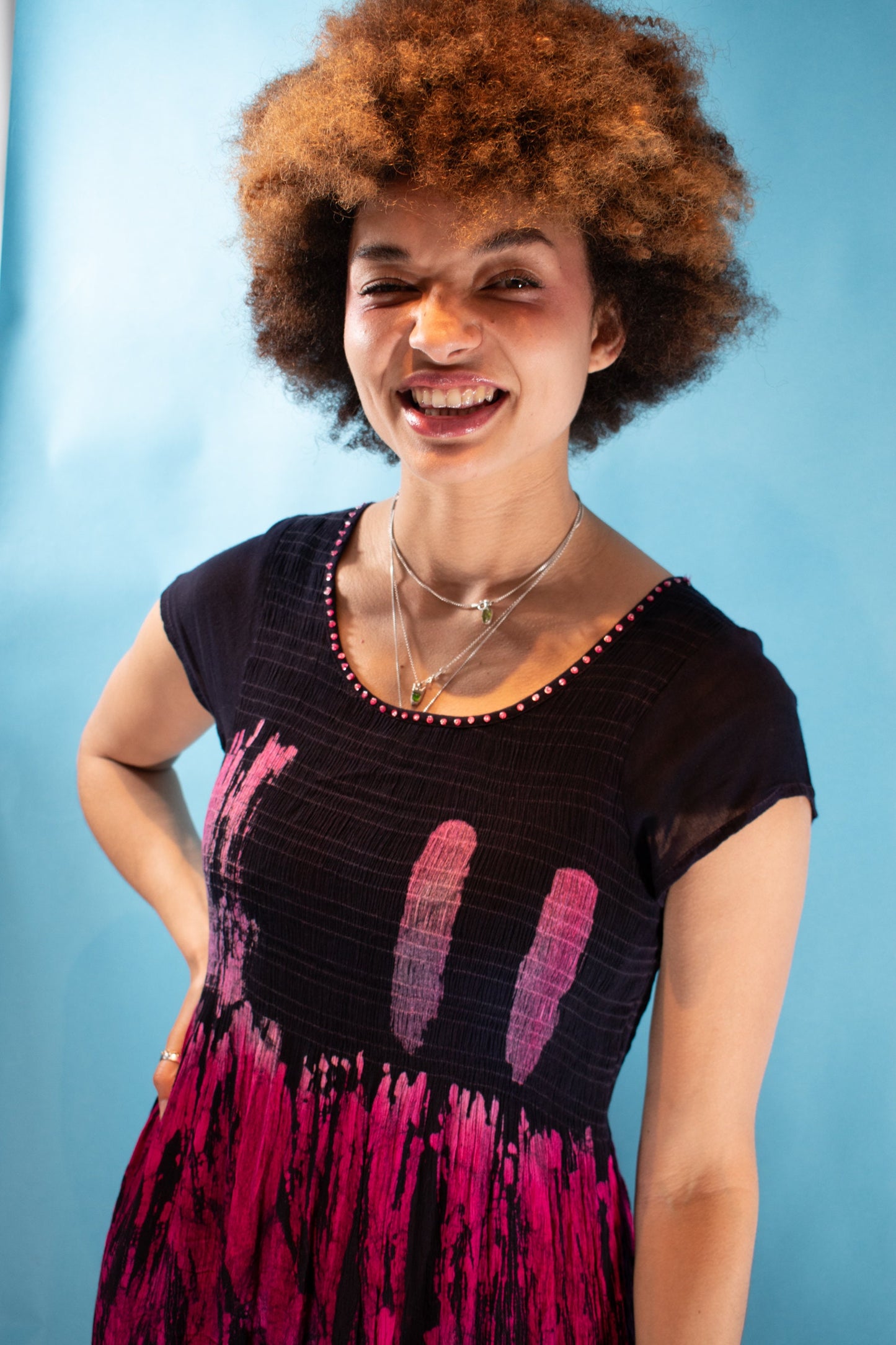 Vintage Y2K Free Size Shirred T-Shirt Maxi Dress in Black & Pink Tropical Print.