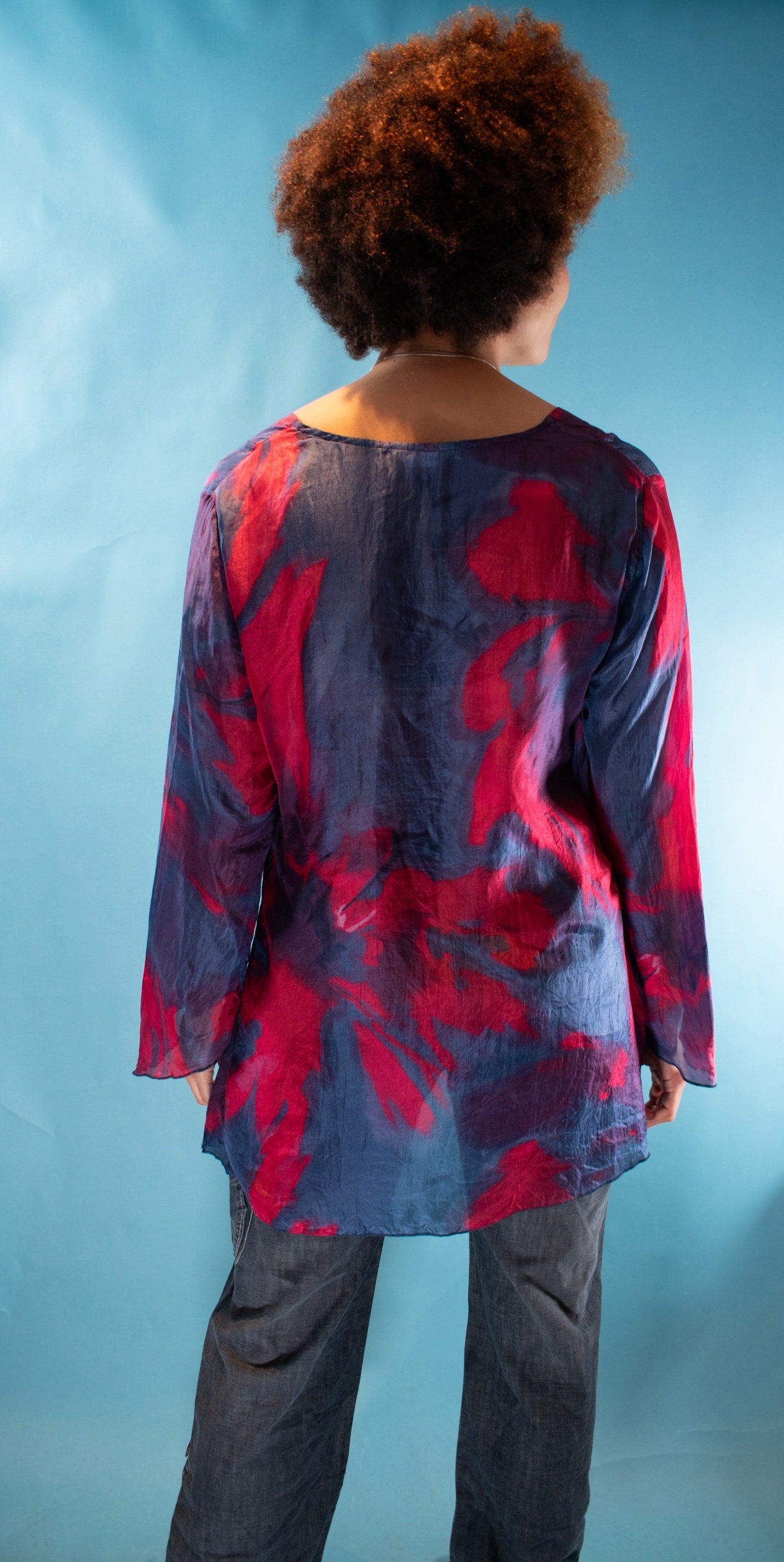 Vintage Y2K M/L Tie Dye V Neck Silk Tunic in Blue & Pink.