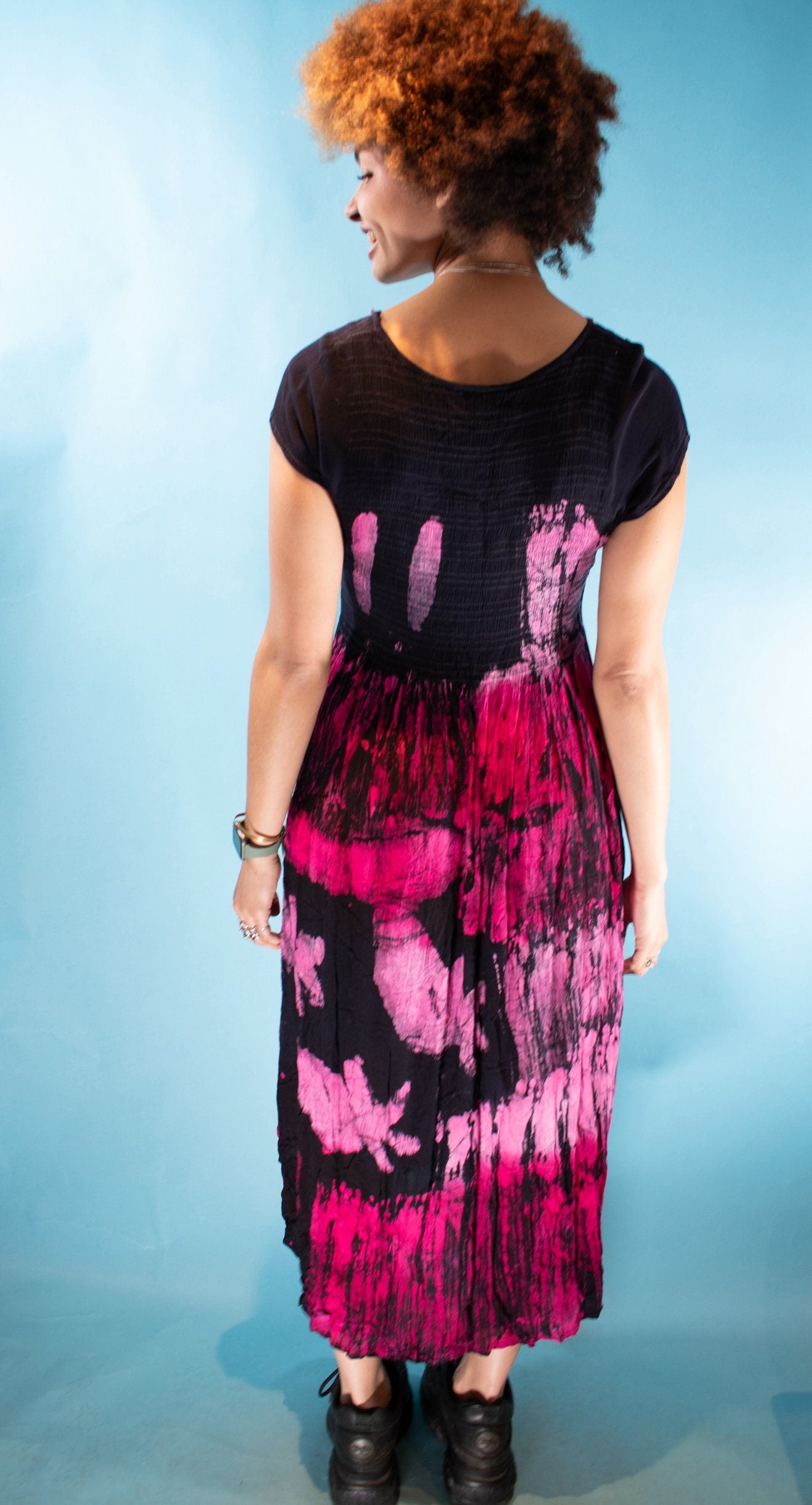Vintage Y2K Free Size Shirred T-Shirt Maxi Dress in Black & Pink Tropical Print.