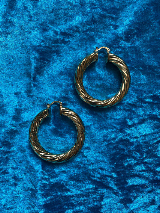 Gold hoop twisted earrings
