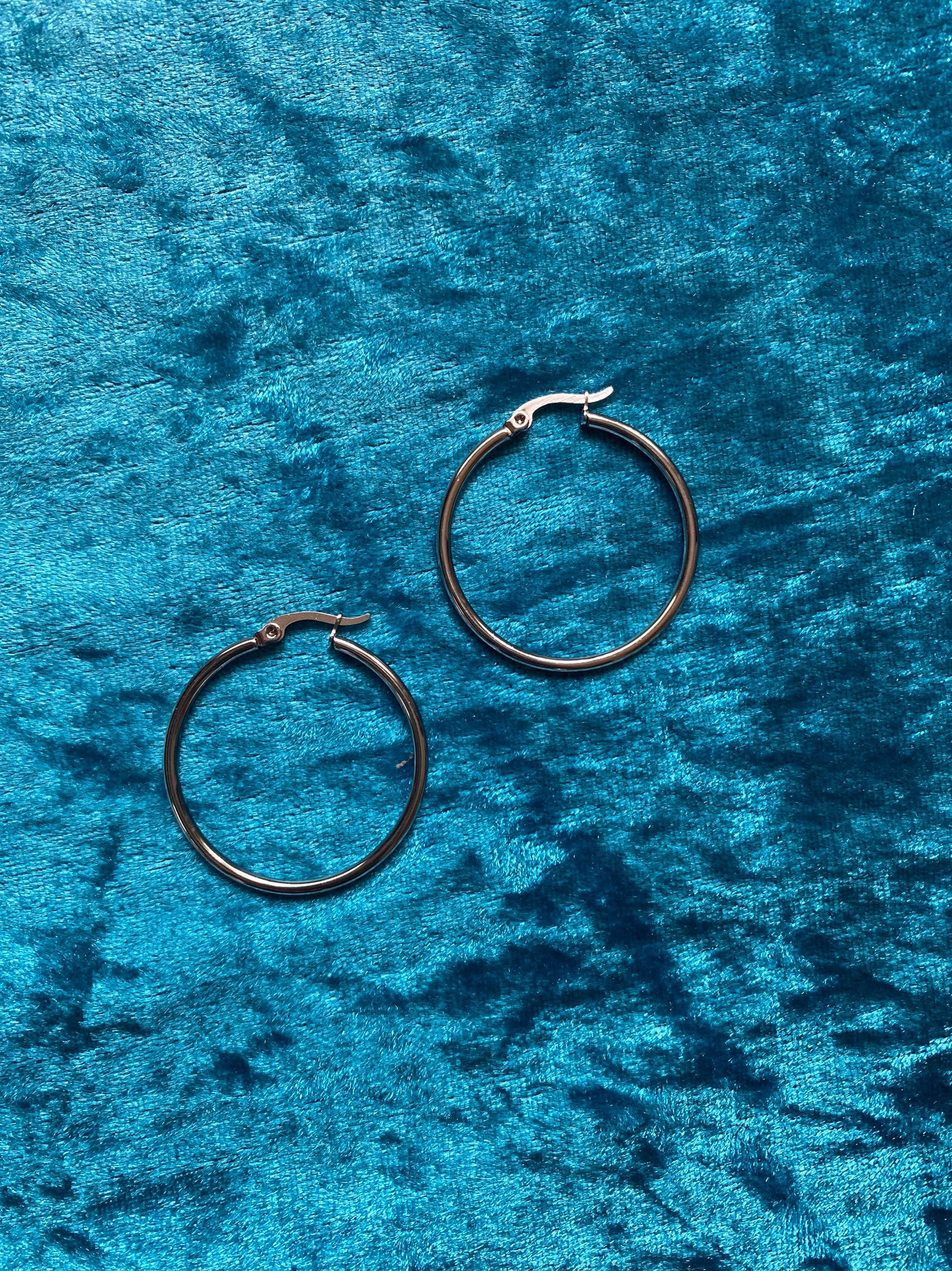 Simple stainless steel silver hoop earrings