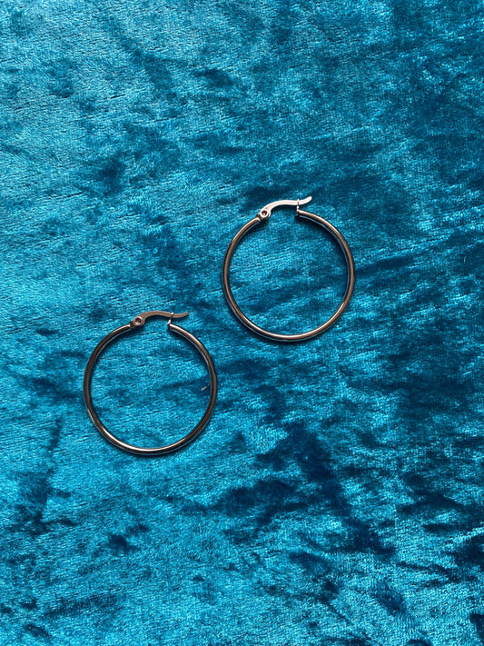 Simple stainless steel silver hoop earrings