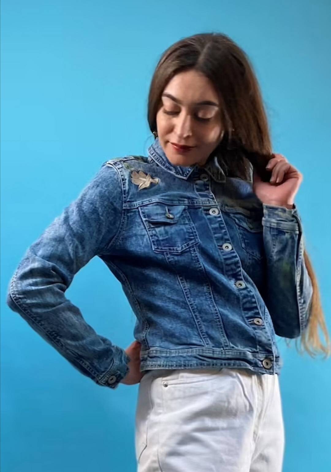 Vintage Denim Jacket With Floral Embroidery.
