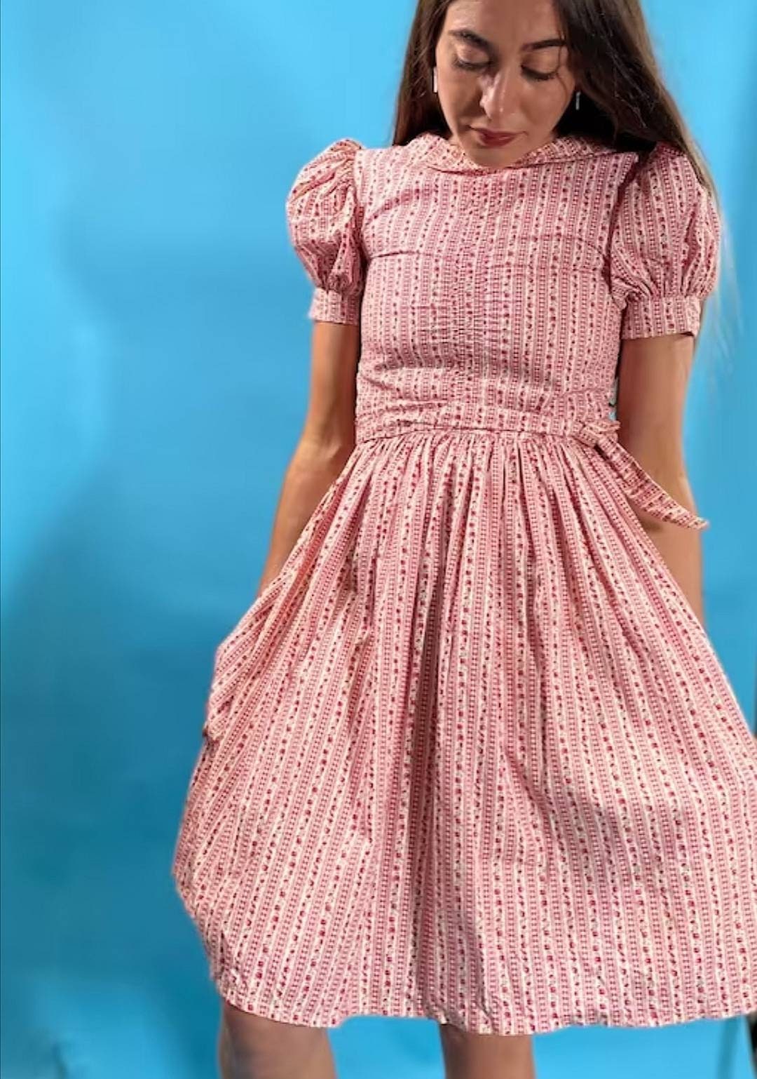 Vintage 1960s Mini Flower Ditsy Printed Mini Dress with Peterpan Collar and Puff Sleeves.