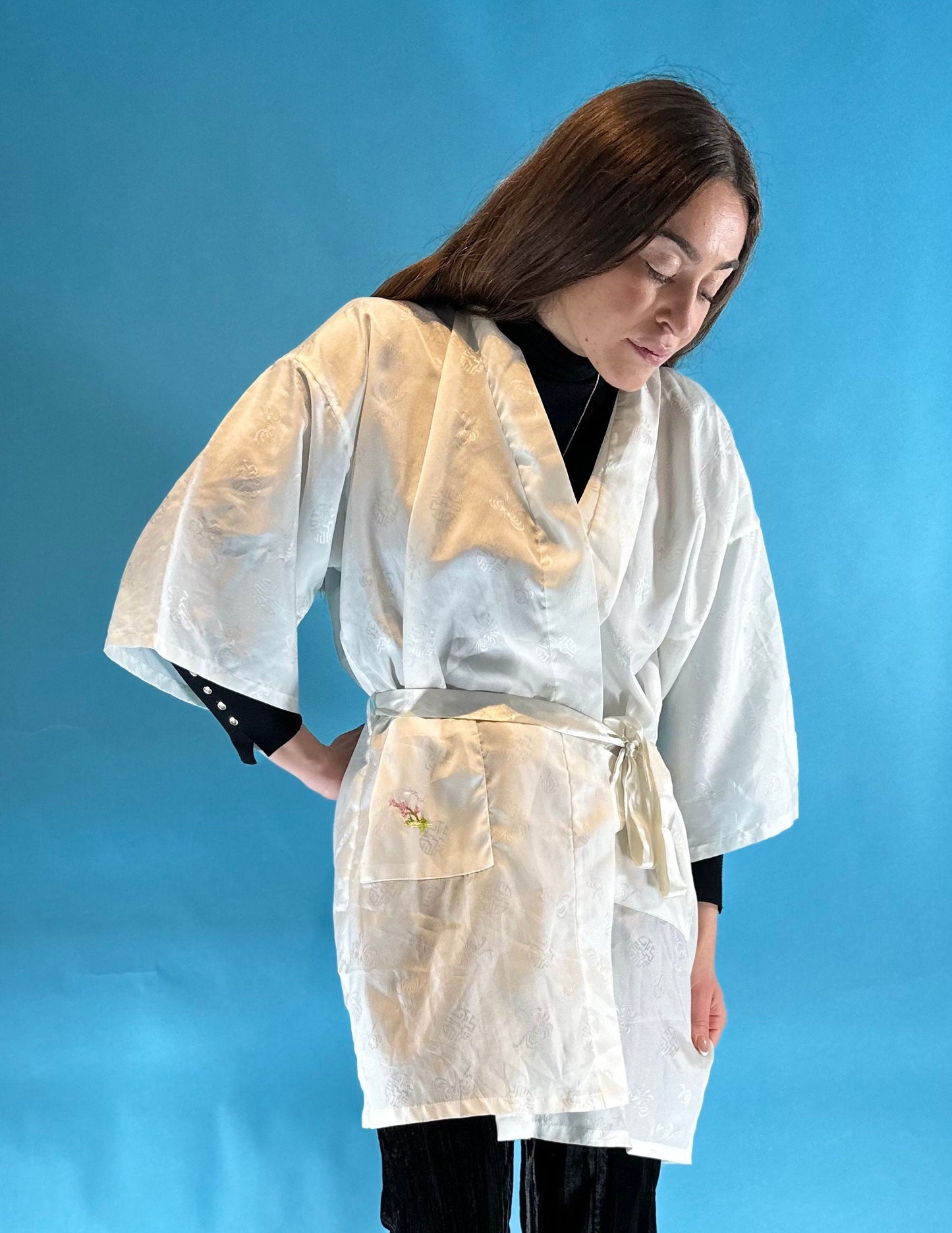 Vintage 1980s Satin White Embroidered Kimono Style Short Robe.
