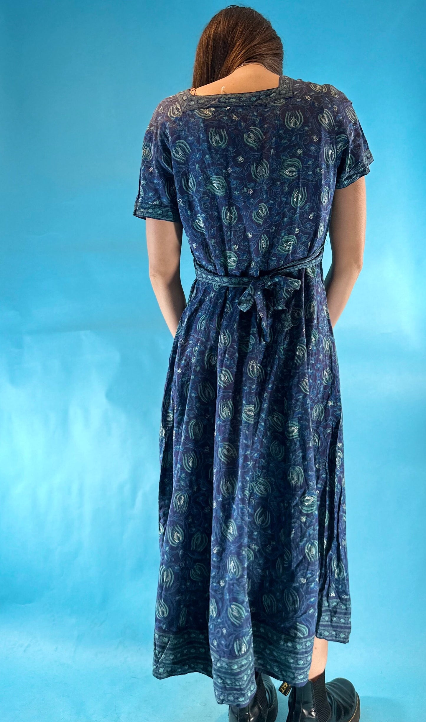Vintage 1970s Blue Green Block Printed V Neck Short Sleeved Midi/Maxi Folk Dress with Tie Back.