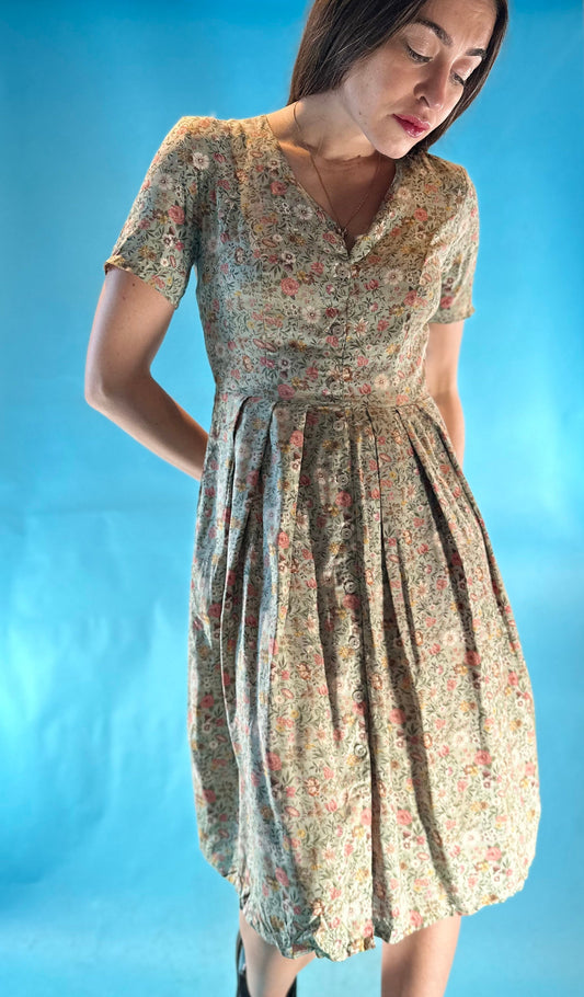 Vintage 1950s Pastel Ditsy Floral Printed Short Sleeve V Neck Pleated Midi Tea Dress with Tie Back Detail.