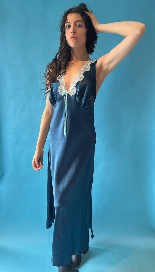 Vintage 1970s Size L Lace Trimmed Nightgown in Blue Satin.