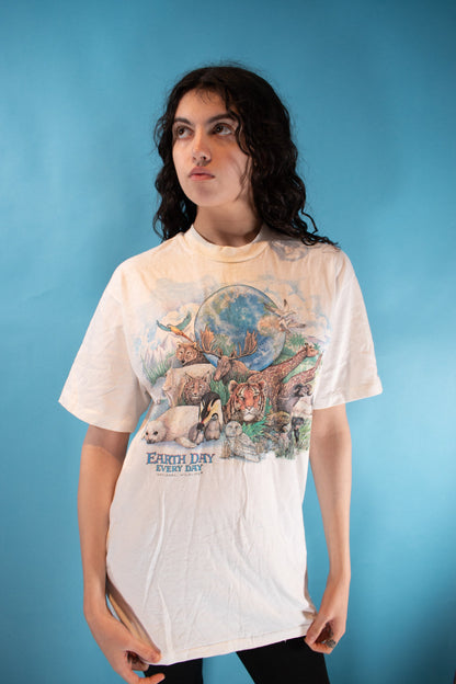 Vintage 1990s Size L Earth Day Graphic T-Shirt.