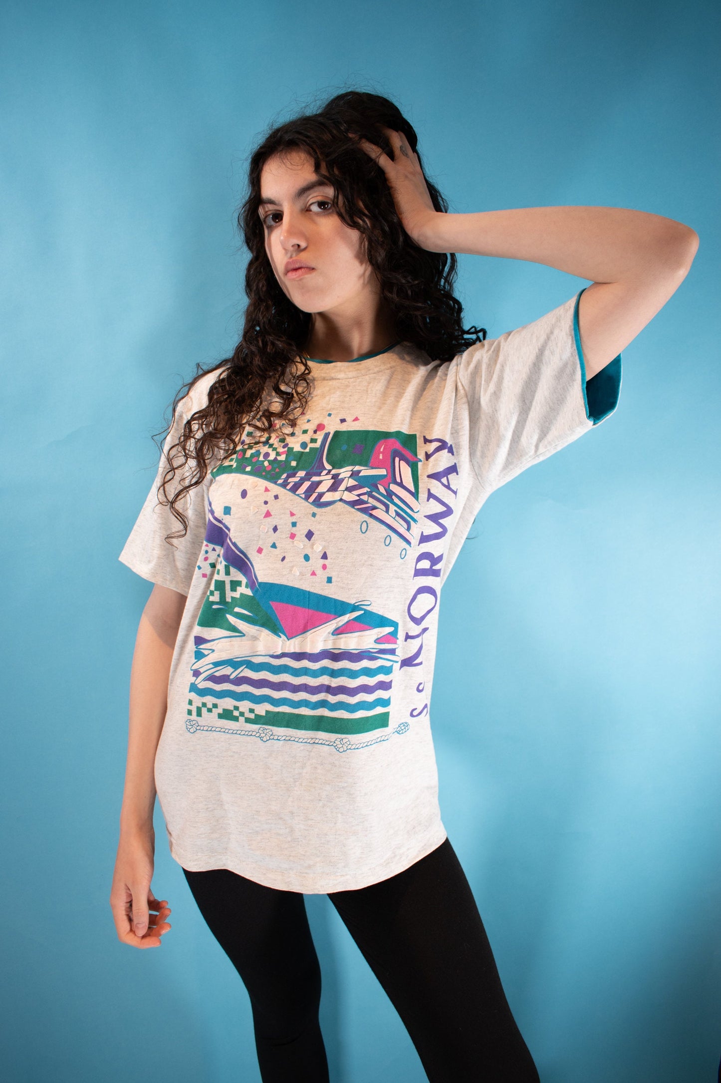 Vintage 1980s Size M Graphic Print T-Shirt in Grey.