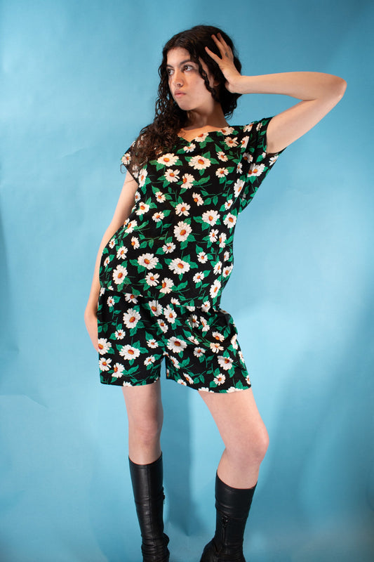 Vintage Y2K Size M/L Top & Shorts 2 Piece Co-ord in Daisy Print.