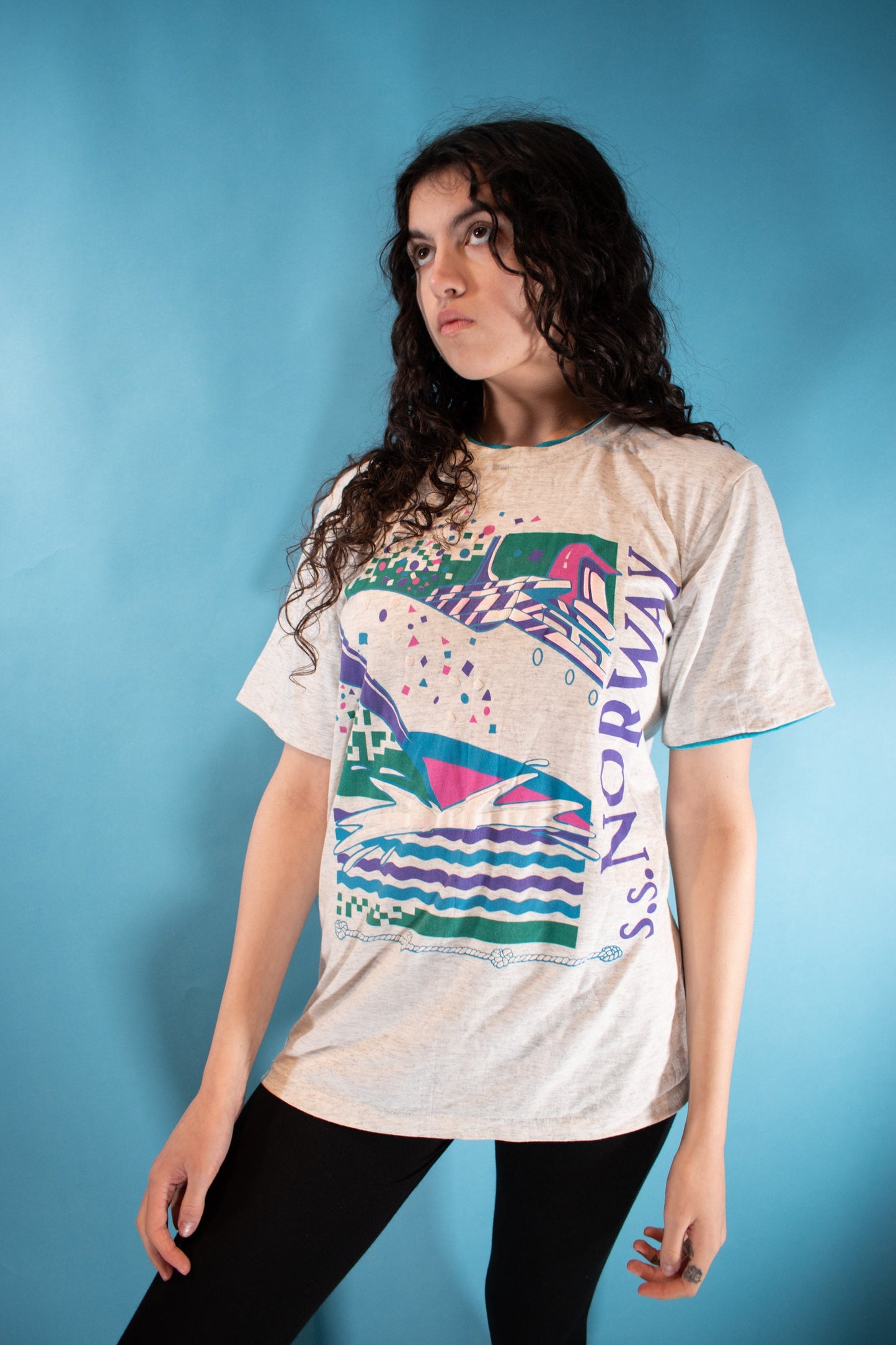 Vintage 1980s Size M Graphic Print T-Shirt in Grey.