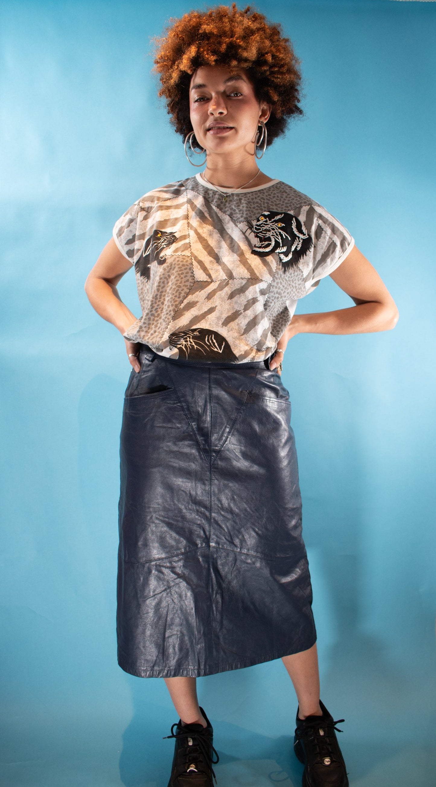Vintage Y2K Size S Leather Midi Skirt in Navy.