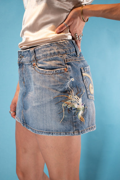 Vintage Y2K Size M Embroidered Denim Mini Skirt in Washed Blue.