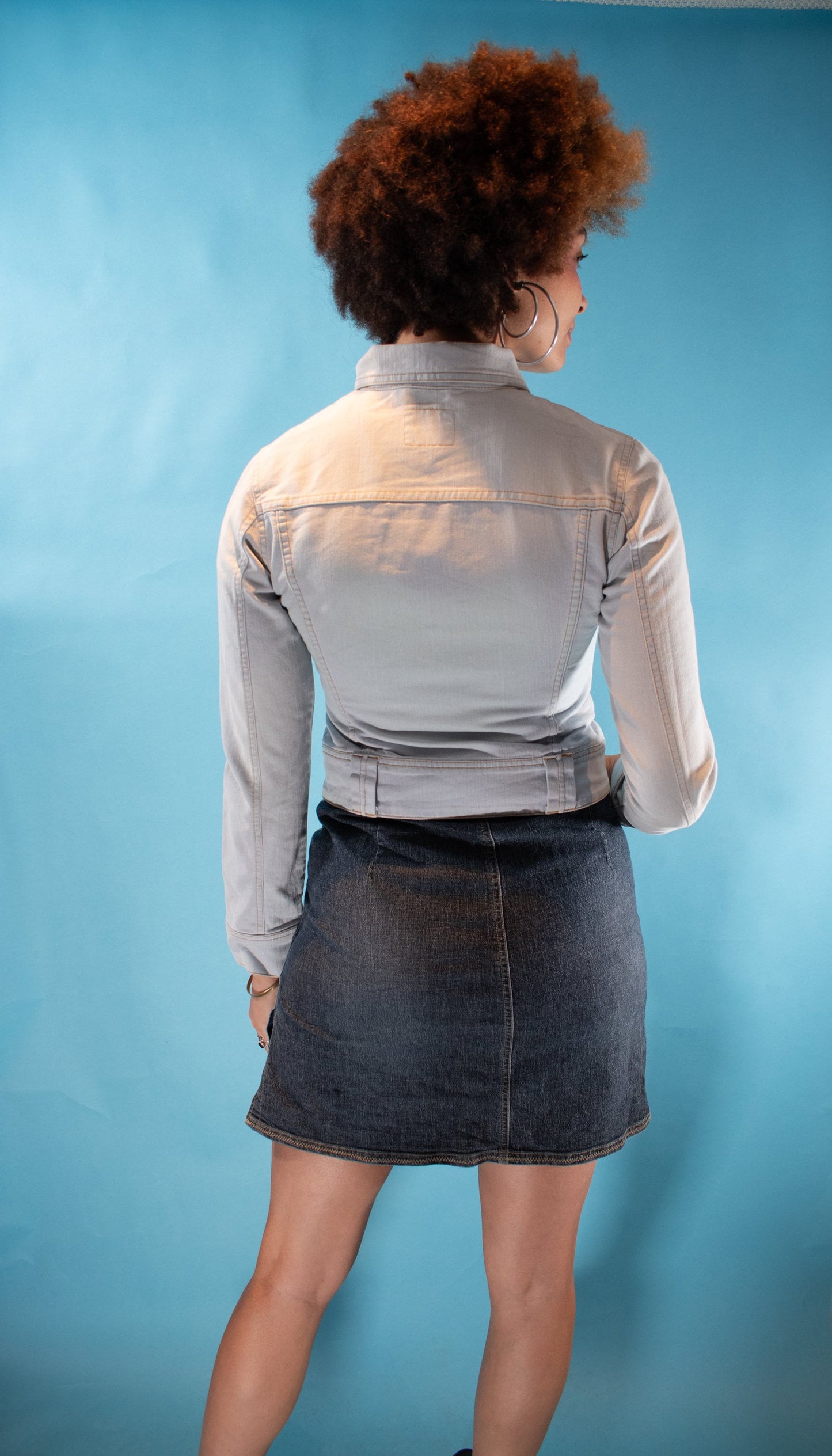Vintage Y2K S Zip Up Cropped Denim Jacket in Light Wash Blue.