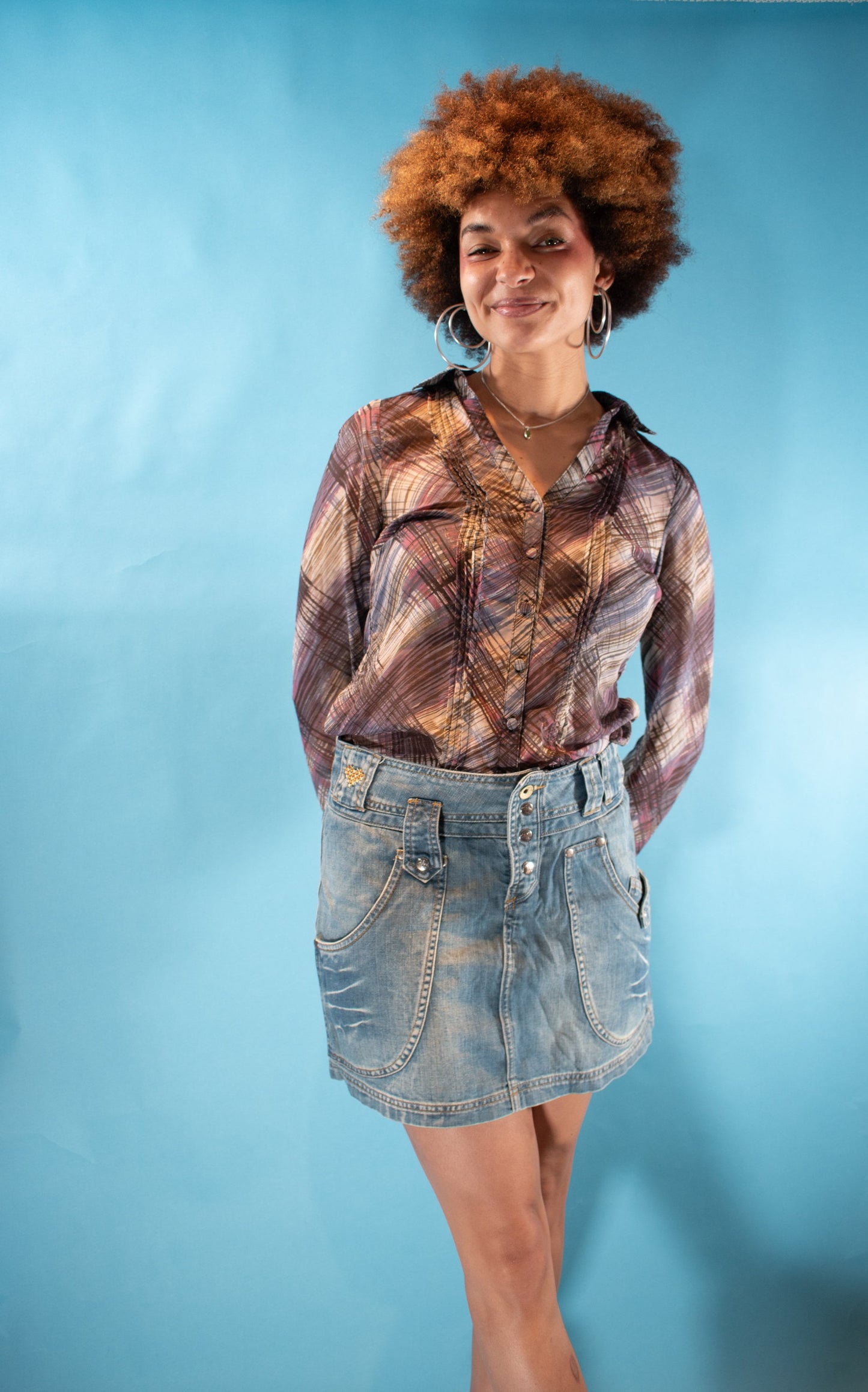 Vintage Y2K M/L Embroidered Denim Mini Skirt in Light Wash Blue.