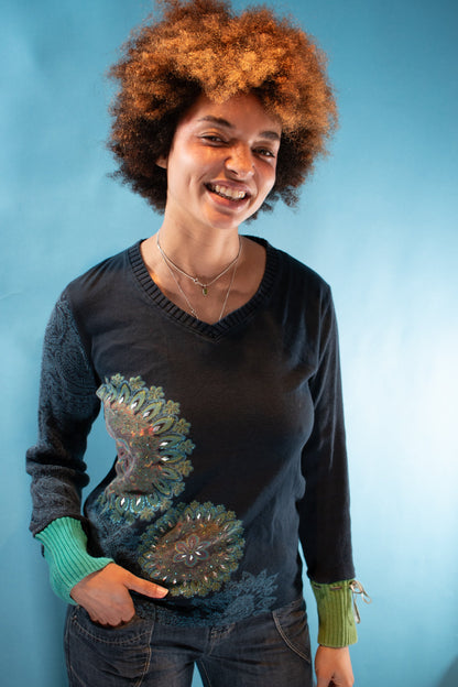 Vintage Y2K M/L Desigual Long Sleeve Jersey Top in Navy.