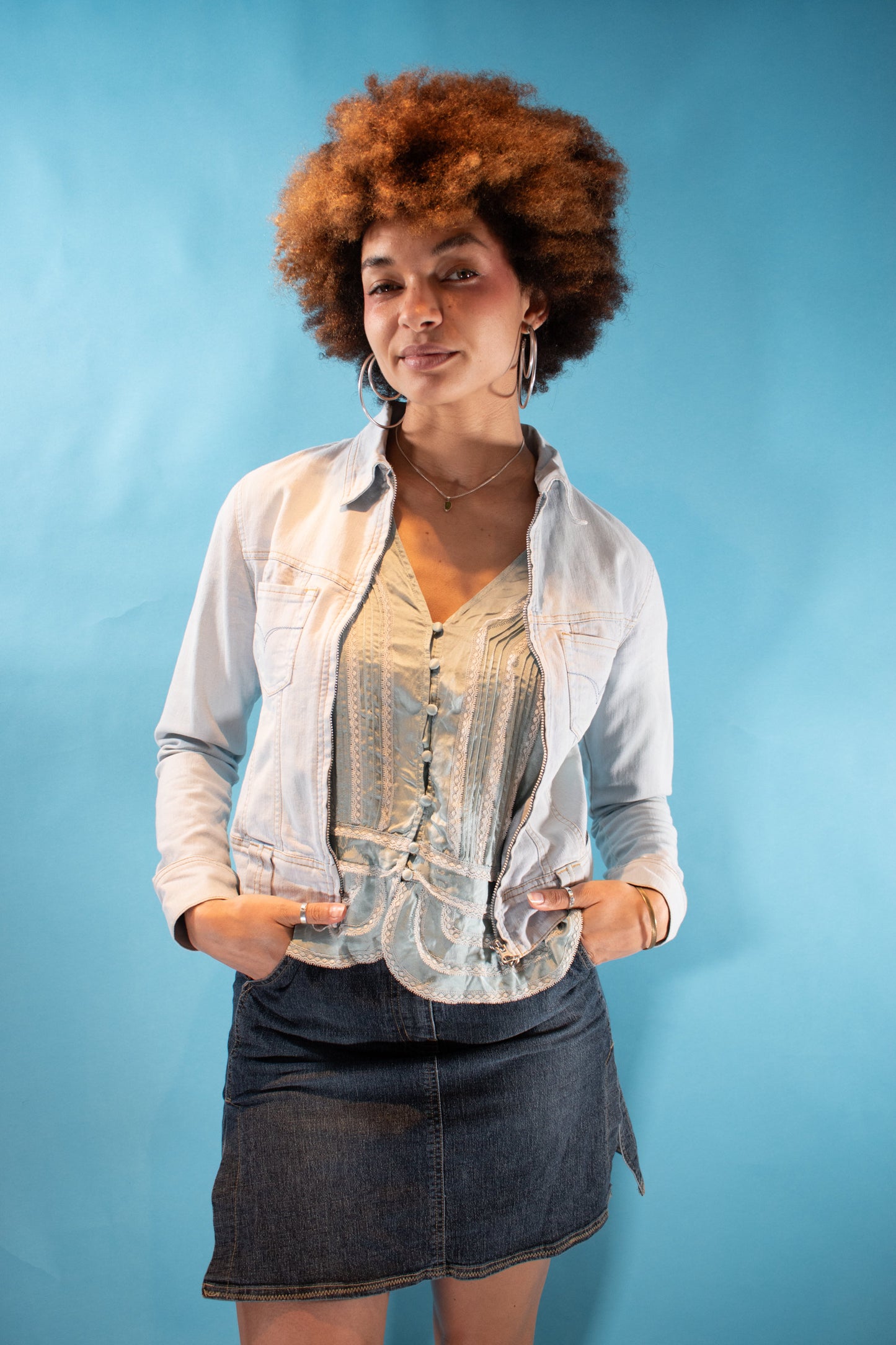 Vintage Y2K S Zip Up Cropped Denim Jacket in Light Wash Blue.
