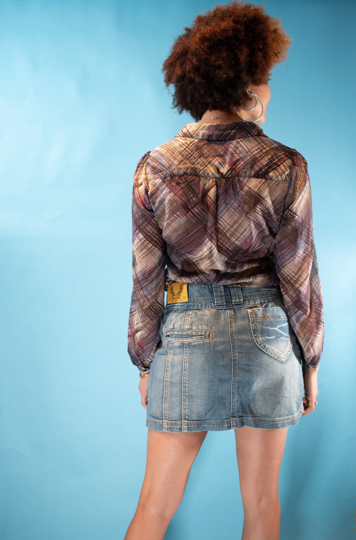 Vintage Y2K M/L Embroidered Denim Mini Skirt in Light Wash Blue.