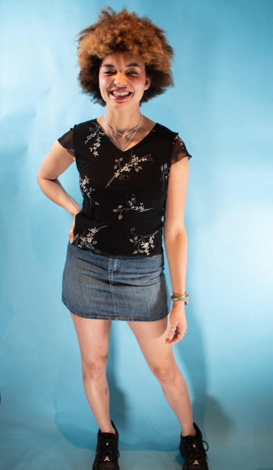 Vintage Y2K Size M Floral Printed V Neck Top in Black & White.
