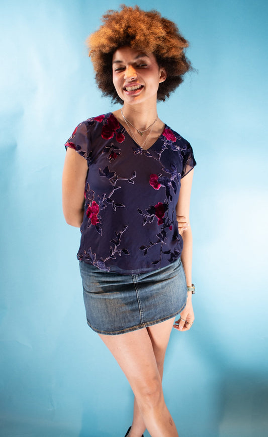 Vintage Y2K Size M Floral Textured V Neck Top in Purple and Red.